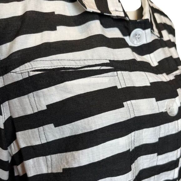 Dor Dor Couture Button Front, Bell Sleeve Black White Top Jacket Size Medium - Picture 2 of 13